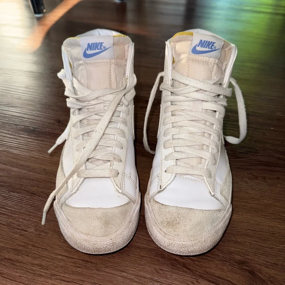 Nike Blazer Mid ‘77 SE ‘Sisterhood - White Metallic Silver, Womens Size 8